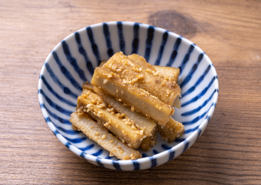 「ゴボウを味噌に漬け込んだ和食の副菜。食物繊維と発酵の力で腸内環境を整える、健康的な一品。」