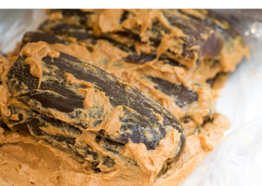 「味噌だれをたっぷりまとったなすの味噌漬け。発酵食品としての味噌の旨味が野菜に染み込み、腸活や免疫力向上に役立つ和食レシピの一例。」