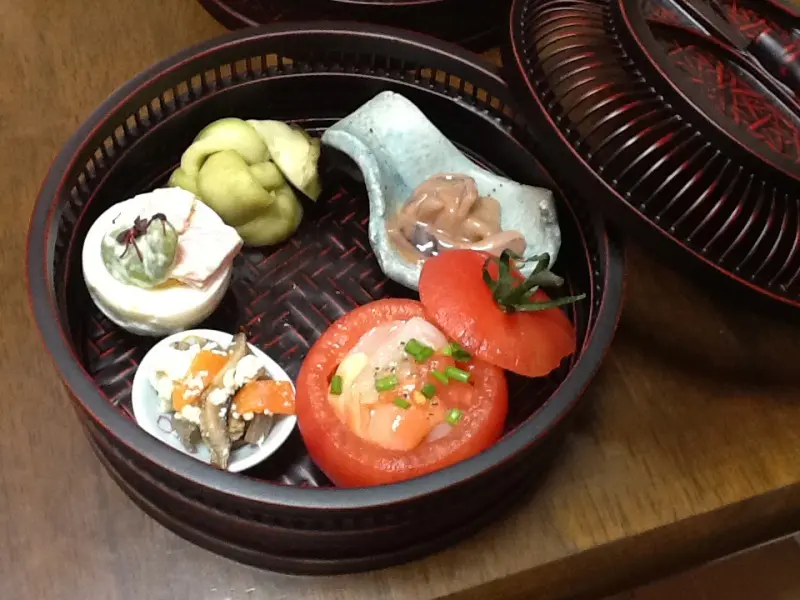 侘び寂を味わう：茶懐石料理と味噌文化の美学