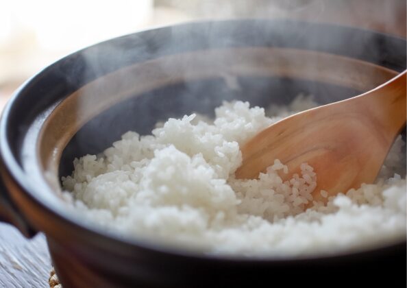 炊きたての新米 ツヤツヤ 木製しゃもじ